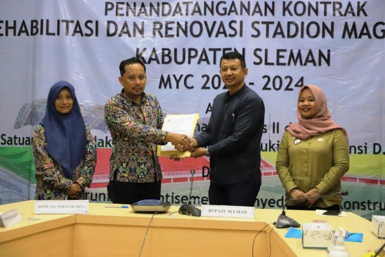 Penandatangan Kontrak Multi Years Rehabulitasi dan Renovasi Stadion Maguwoharjo, Bupati Sleman sebagai Saksi